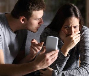 Menya uburyo bwagufasha kwirinda gufuhira umukunzi wawe cyane kuko bishobora kubatanya