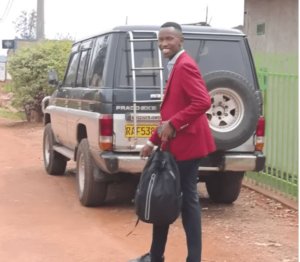 Uheruka kuvuga ko yifuza kuba mu bakire icumi ba mbere mu Rwanda yasubije ababyise kwishongora