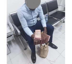 Abakozi ba ECOBANK bafashwe bari kwakira ruswa ya Miliyoni 4FRW