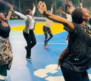 Uko Minisitiri Mukazayire yisanze mu myitozo y'Itorero Inyamibwa