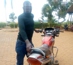 Kicukiro: Yafashwe agiye gufata moto bivugwa ko yari yibye akayihisha mu bihuru