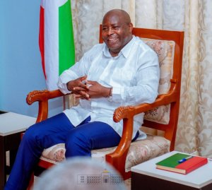 "Abarundi bose bararya bagahaga kandi imifuka iruzuye"-Perezida Ndayishimiye yivuze imyato