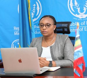 Minisitiri w'Uburezi yihanganishije ababyeyi b'umwana wahitanwe n'impanuka ya bisi 