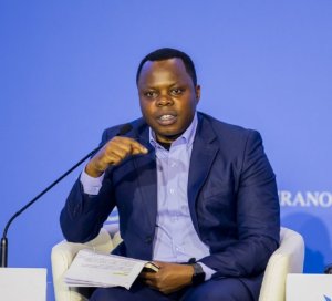 Minisitiri Utumatwishima yinjiye mu kibazo cy'umukobwa warikoroje, avuga ko urubyiruko rw'u Rwanda rukennye