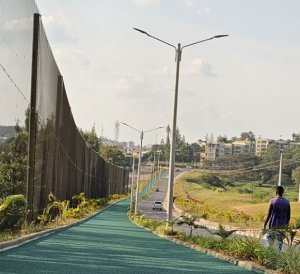 Dore amafoto y'umuhanda w'ubakishijwe amatapi uri kubakwa i Kigali'[AMAFOTO]