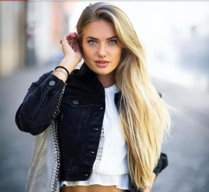 Umukobwa w'uburanga budasanzwe uri gukoresha imyitozo abakinnyi ba Borussia Dortmund yaciye bintu ku isi [AMAFOTO]