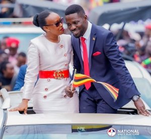 Umugore wa Bobi Wine yasubije Gen Muhoozi ushaka udusabo tw'intanga tw'umugabo we