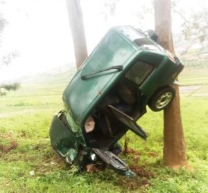 Musenyeri Kizito Bahujimihigo yakoze impanuka yaguyemo umunyegare