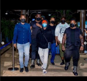 Umuhanzi Omah Lay waraye usesekaye I Kigali yakiriwe muburyo budasanzwe[AMAFOTO]