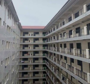 Ukora amasuku muri Kaminuza yiyahuye ku igorofa rirerire nyuma yo gufatwa ashaka gufata ku ngufu umunyeshuri