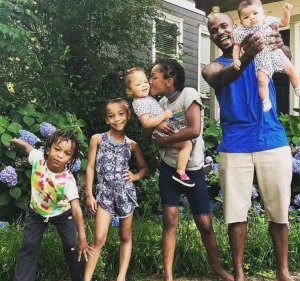 Umukinnyi wa filimi n'abana be batatu bahitanwe n'impanuka y'imodoka