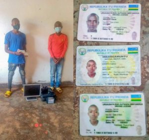 Rusizi: Polisi yafatiye mu cyuho abasore bato bakoraga impushya mpimbano zo gutwara ibinyabiziga