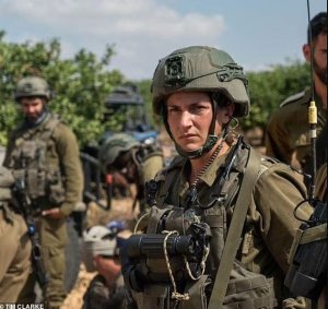 Abasirikare 13 b'abagore ba Isiraheli bahitanye intagondwa 100 za Hamas