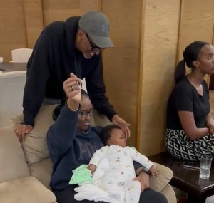 Umugande Andrew Mwenda yakozwe ku mutima n'uburyo P. Kagame aha umwanya umuryango we