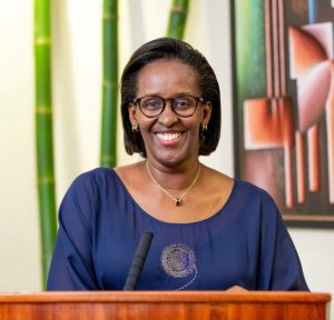 Uwambaye Ubunyarwanda agendana ubudahangarwa - Madamu Jeannette Kagame