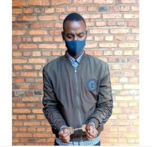 Polisi yataye muri yombi umugabo wiyitaga umusirikare akambura abaturage