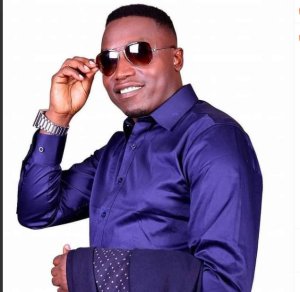 Umuhanzi Danny Vumbi yatangaje urutonde rw'indirimbo zamunyuze kurusha izindi muri uyu mwaka[Urutonde]