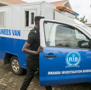 Kayonza: Umugore wiyitaga umu Polisi akarya amafaranga y'abaturage yafashwe