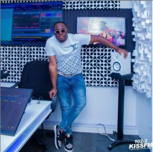 Uncle Austin yavuze uburyo kuba umunyamakuru byatumye umuziki we udindira 