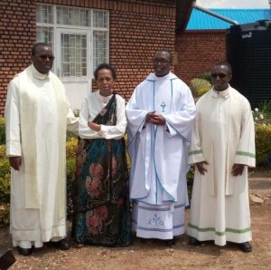 Abasore batatu bavukana babaye abapadiri bituma benshi bacika ururondogoro