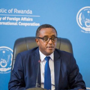 Minisitiri Biruta yasubije abashinja u Rwanda gukoresha ikoranabuhanga rya Pegasus mu butasi