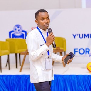 Ngabo Roben yasezeye muri Rayon Sports