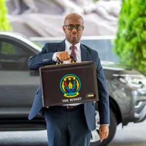 Ingengo y'imari ya 2025/2026 yagabanyutseho miliyari 80,4 Frw