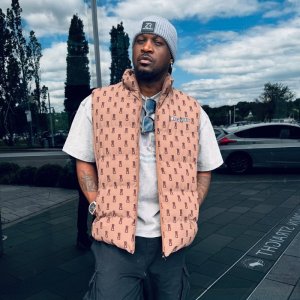 Peter Okoye yahinduye itariki y'amavuko, ashyira iherezo ku byo yasangiraga n'impanga ye