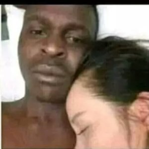 Umugabo yatwaye umugore w'umushinwa wanze kumuhembera igihe bavuganye