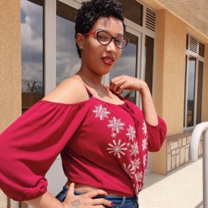 Umumararungu Sandra wakunzwe cyane muri filime nyarwanda Yitabye Imana 