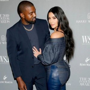 Kanye West [Ye] yoherereje Kim Kardashian indabyo za Rosa zuzuye imodoka kugira ngo biyunge [AMAFOTO]