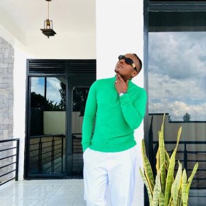 Umuhanzi Platini yarenzwe n'ibyishimo nyuma yo gutaha inzu ye nziza cyane [AMAFOTO]