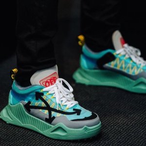 Diamond Platnumz yaciye ibintu kubera inkweto ihenze cyane yambaye muri Cote d'Ivoire [AMAFOTO]