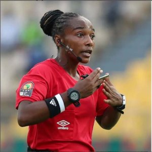 Mukansanga Salima yashyizwe mu bagore 3 bagiye gusifura mu gikombe cy'Isi mu mateka yacyo