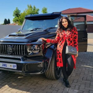 Amafoto: Reba imodoka y'agatangaza Zari yaguze ifite 'Plaque' iri mu izina rye