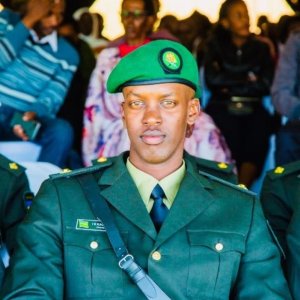 Umuhungu wa Perezida Kagame ari mu Bofisiye barahirira kwinjira muri RDF