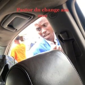 Pasiteri yateje impaka nyuma yo kwanga ituro avuga ko ari rito