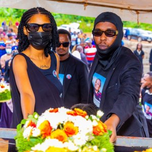 Abaraperi batabaye Bushali mu gushyingura umubyeyi we