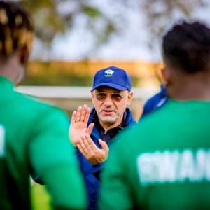 Adel Amrouche yatangije imyitozo y'Amavubi yitegura Nigeria 