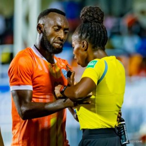Byagenze gute ngo Akayezu Jean Bosco uri kujya muri Rayon Sports atandukane na AS Kigali?