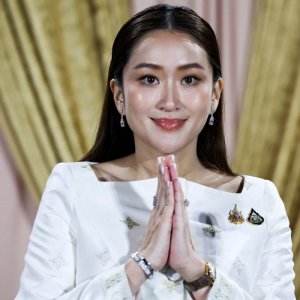 Thailand: Minisitri w'Intebe yegujwe kubera telefone