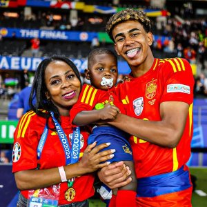 Hari abazishyura miliyoni! Gusangira na nyina wa Lamine Yamal byagizwe ubucuruzi