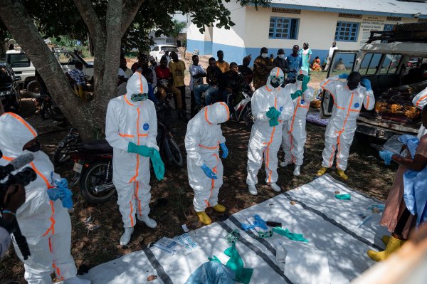 Abantu 72 bashya banduye Ebola ku munsi umwe muri RDC