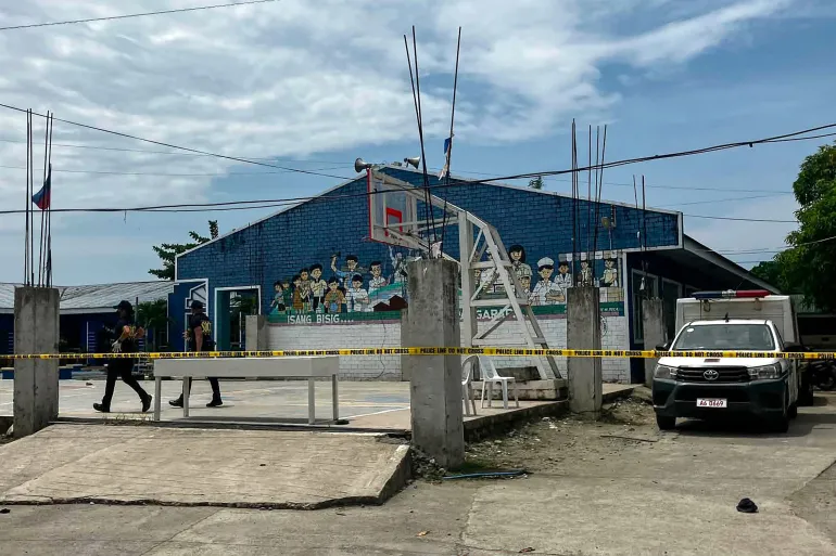 Filipine: Abanyeshuri Babiri Barashe Bagenzi Babo, Batatu Bahasiga Ubuzima