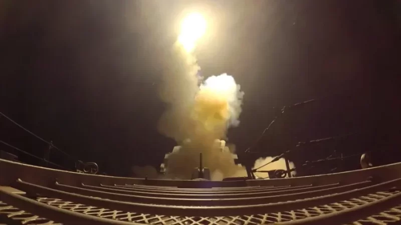Iran yarashe mu bihugu bitandatu, itangaza ko yafunze umuhora wa Hormuz