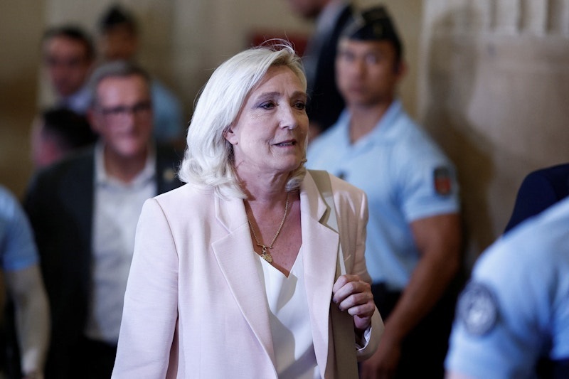 U Bufaransa: Marine Le Pen yemerewe kwiyamamaza, ariko azambara igikomo cy'ikoranabuhanga