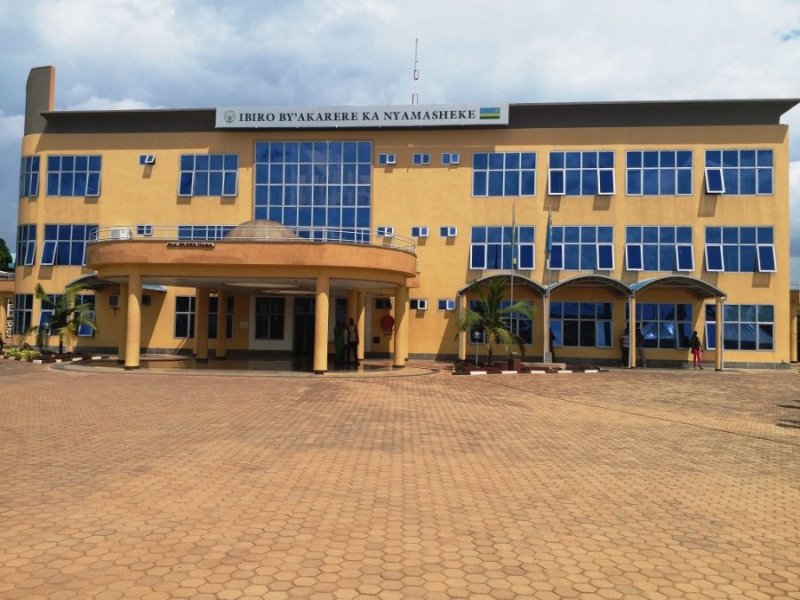 Nyamasheke: Impanuka ya Fuso yahitanye umwe n'inka 3